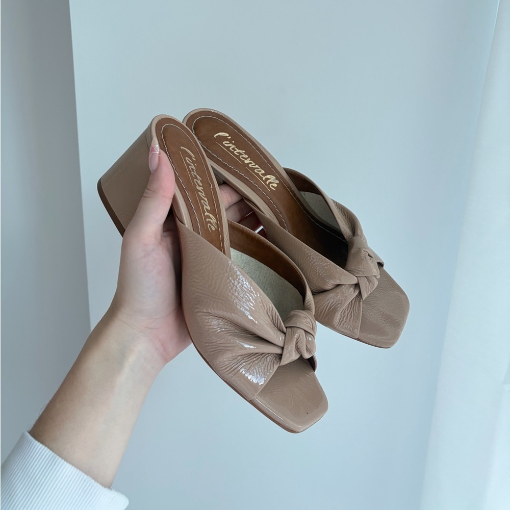 Carabelle Noeud Patent Leather Blocked Heel Mule